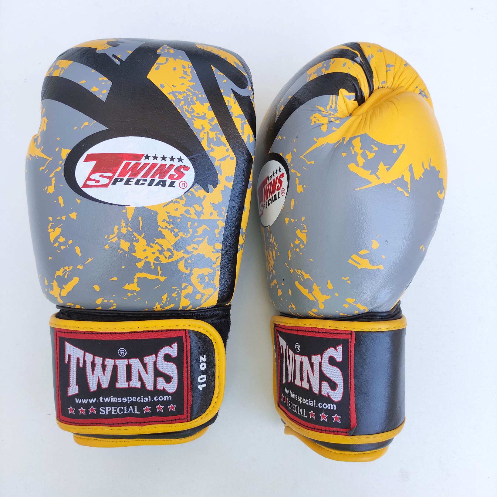 TWINS SPECIAL BOXING GLOVES